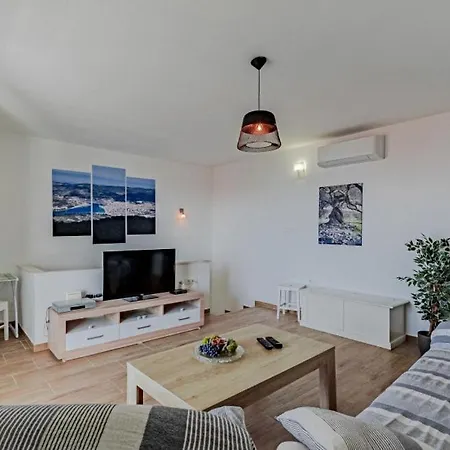 Vila Marinovic By Guide *