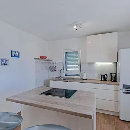 Marinovic By Guide Potirna