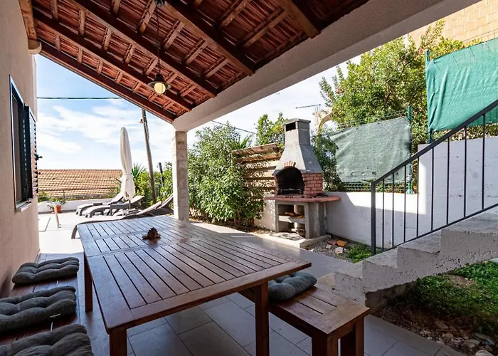 Marinovic By Guide *